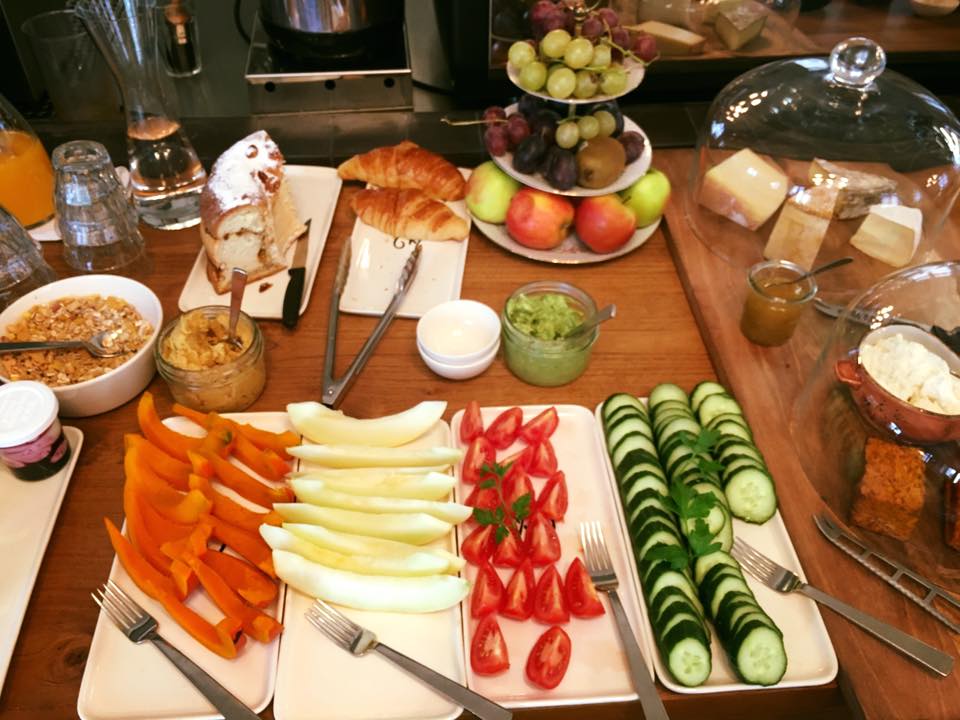 Frühstücks-Buffet vom Tisch - Haus Zauberflöte Blog/News